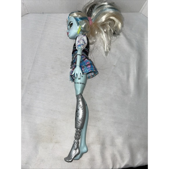Monster‎ High Frankie Stein Doll 2021 - Picture 3 of 7